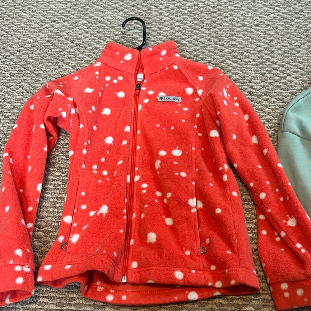 columbia zip up. size KIDS medium.